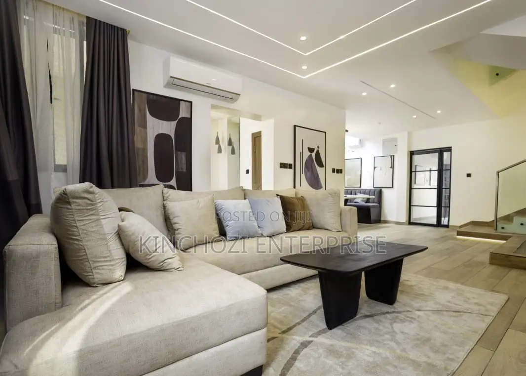 4bdrm Duplex in Parkview Estate for sale in Parkview Estate