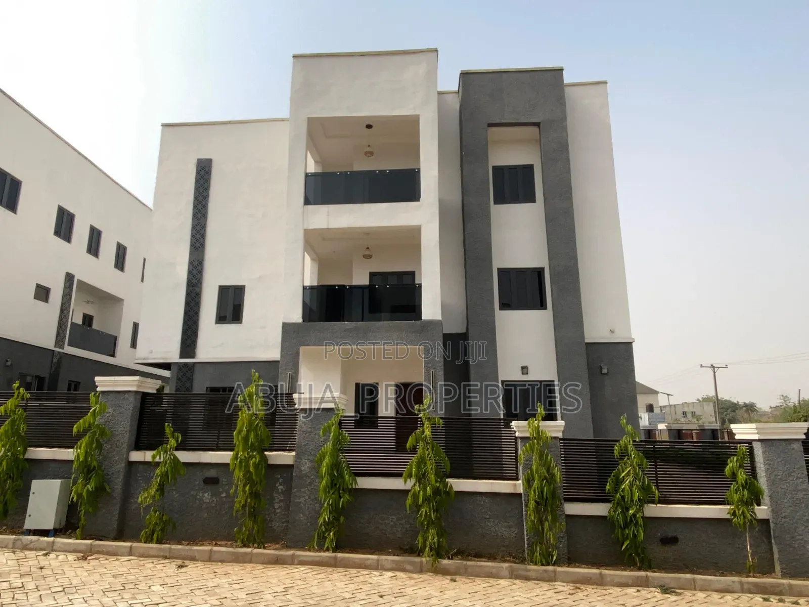 7bdrm Mansion in Kaura for sale in Kaura