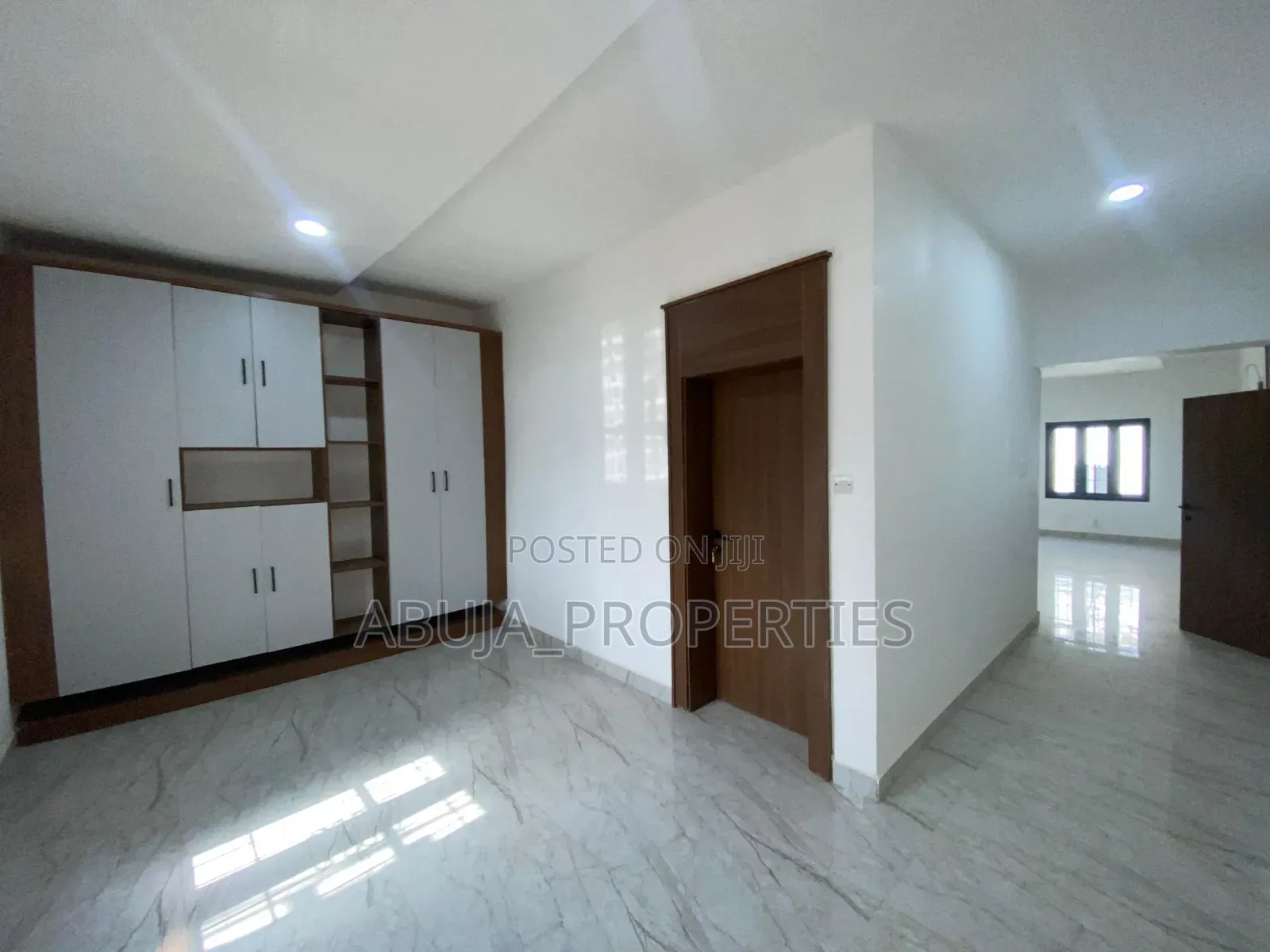 7bdrm Mansion in Kaura for sale in Kaura
