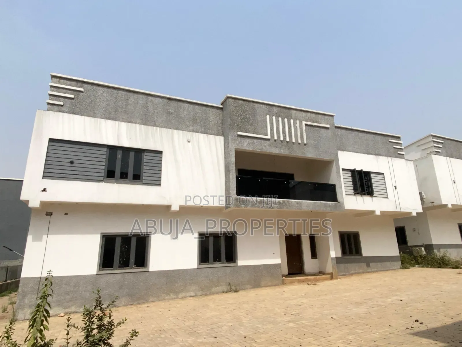 5bdrm Duplex in Life Camp for sale in Life Camp