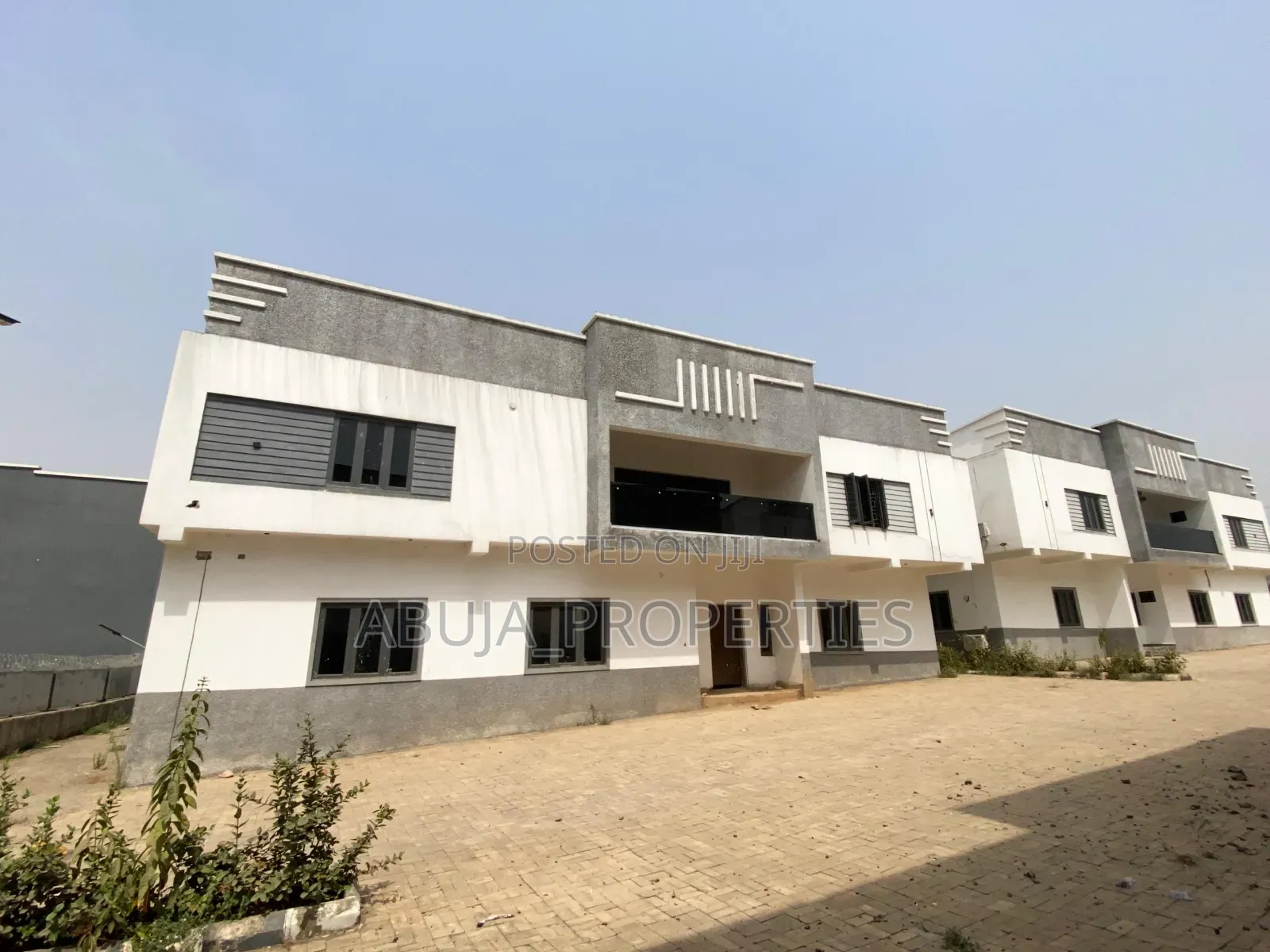 5bdrm Duplex in Life Camp for sale in Life Camp
