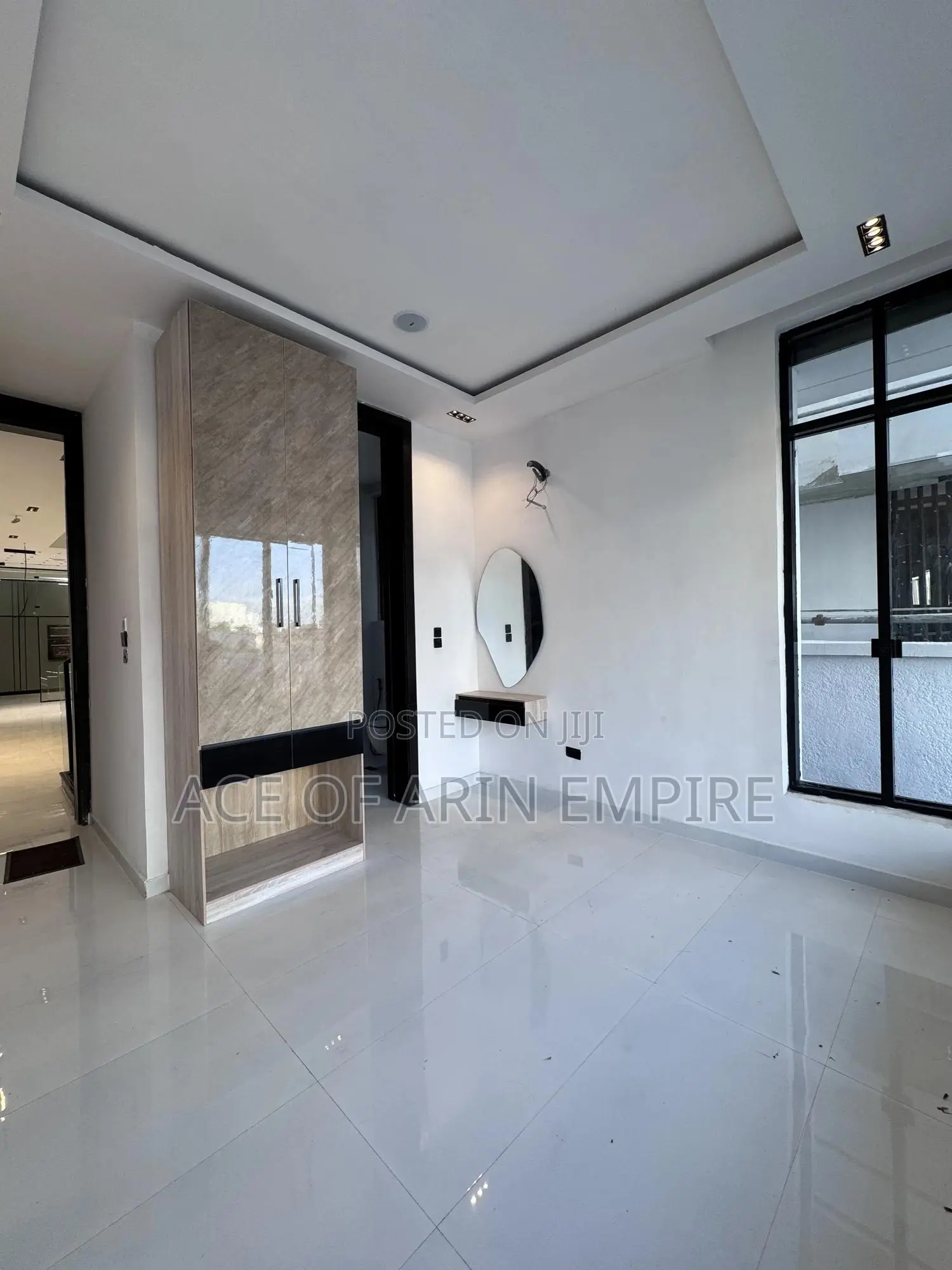 6bdrm Duplex in Chevron for sale in Chevron