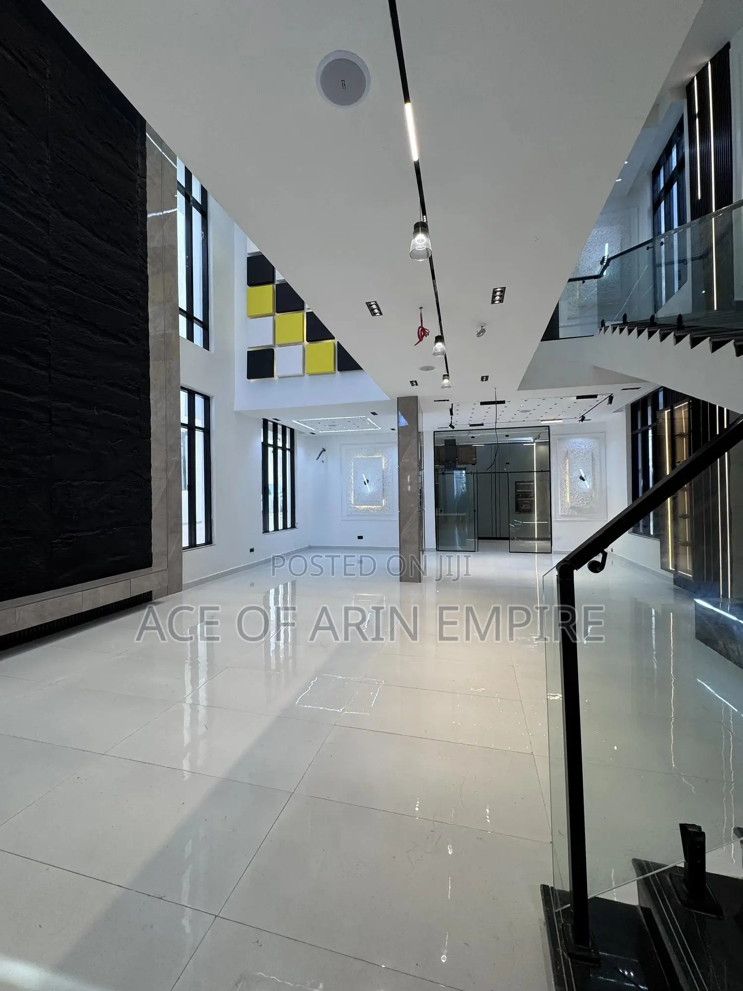 6bdrm Duplex in Chevron for sale in Chevron
