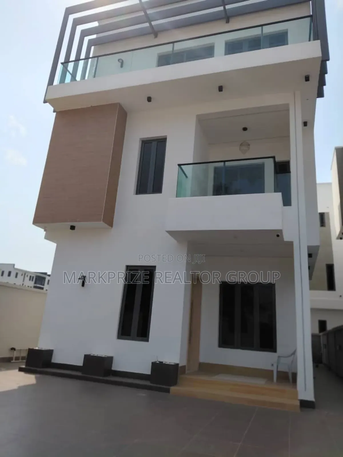 5bdrm Duplex in Lekki Phase 1 for sale in Lekki Phase 1