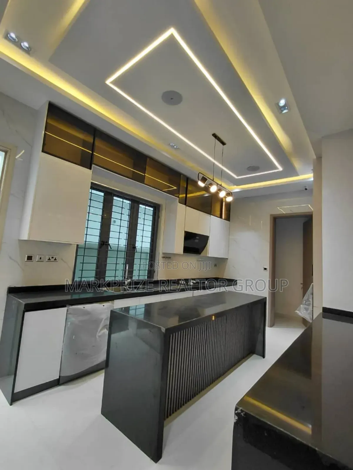 5bdrm Duplex in Lekki Phase 1 for sale in Lekki Phase 1