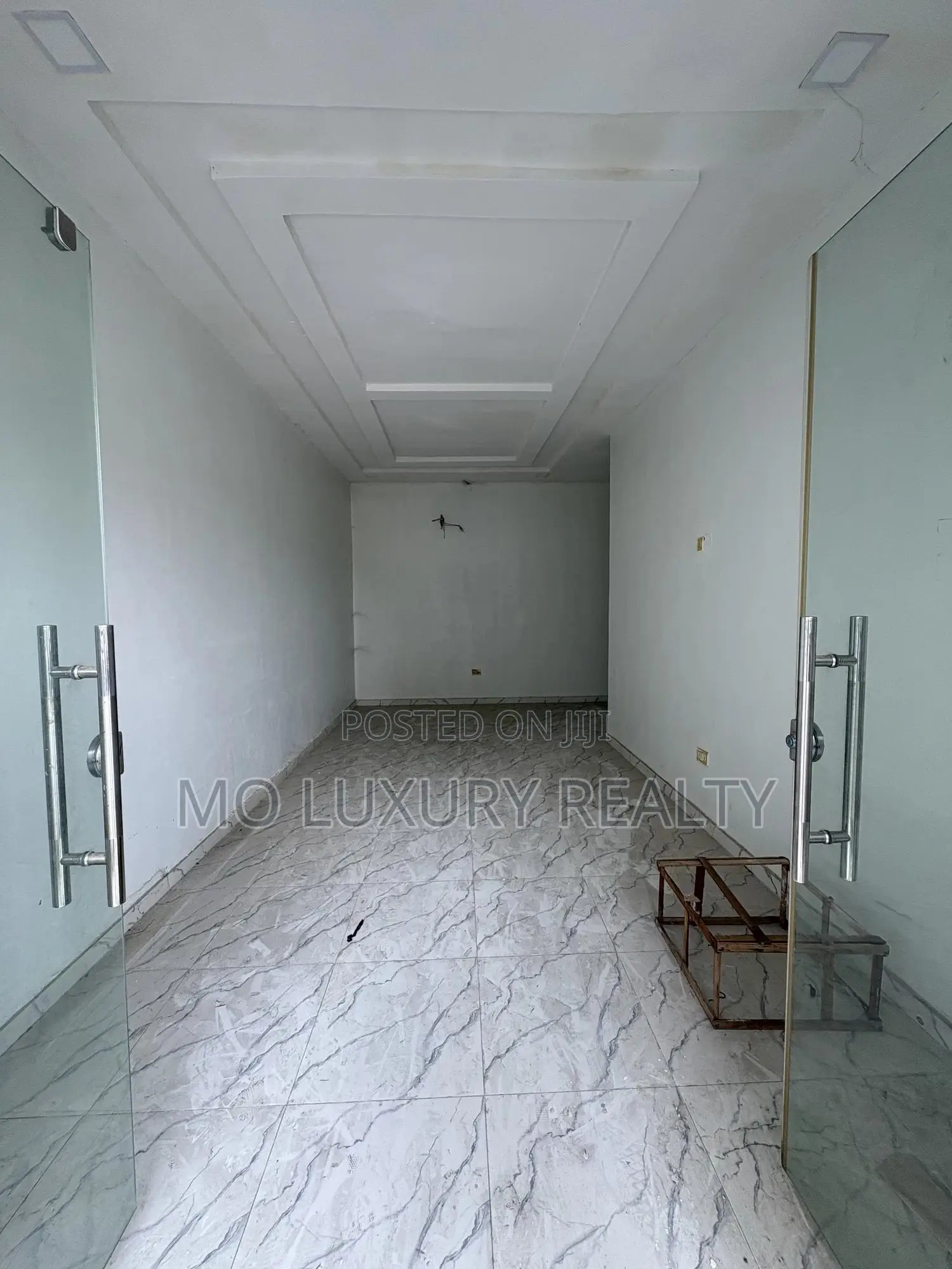 Shop Space 24sqm - 20sqm in Agungi