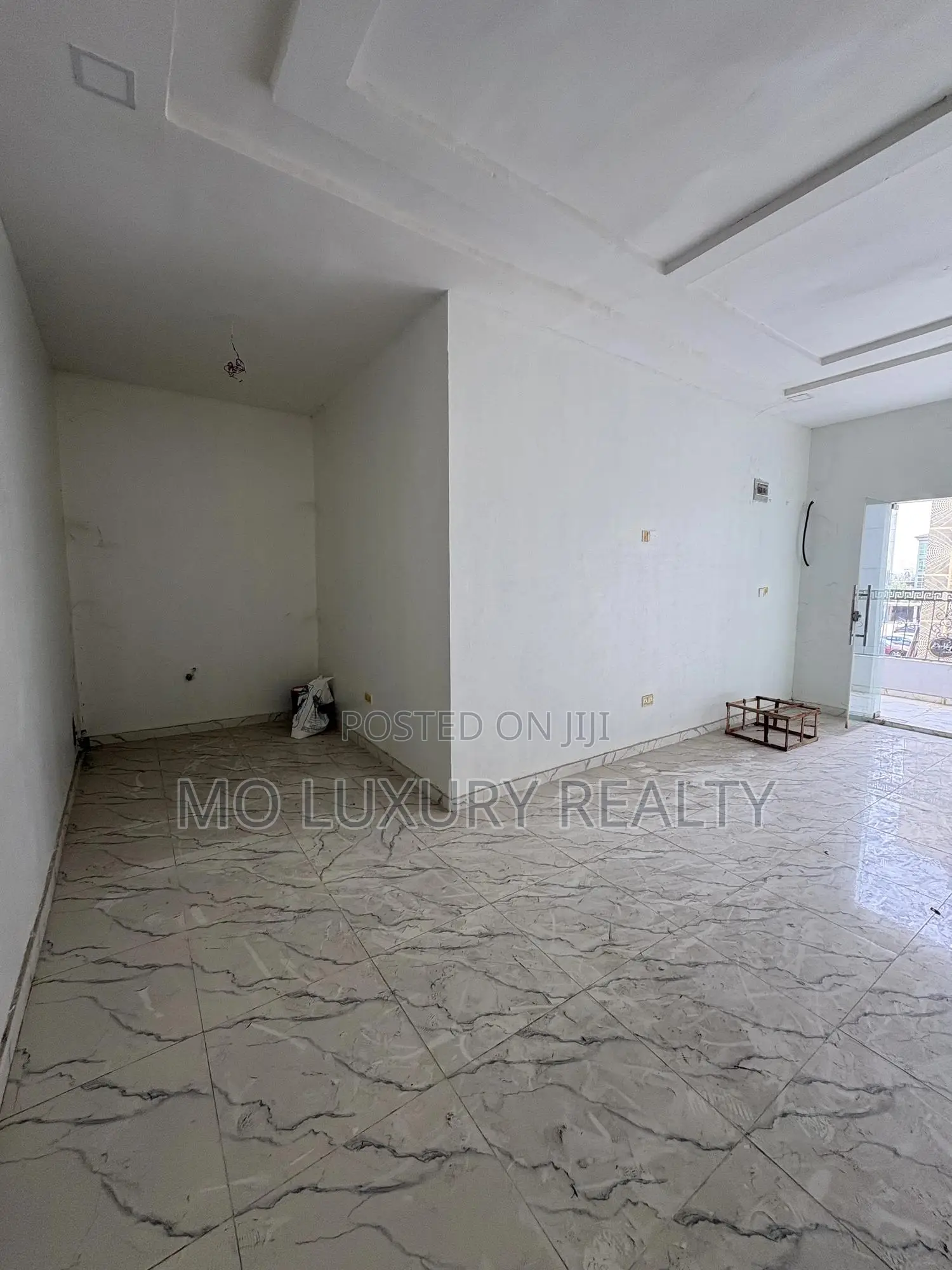 Shop Space 24sqm - 20sqm in Agungi