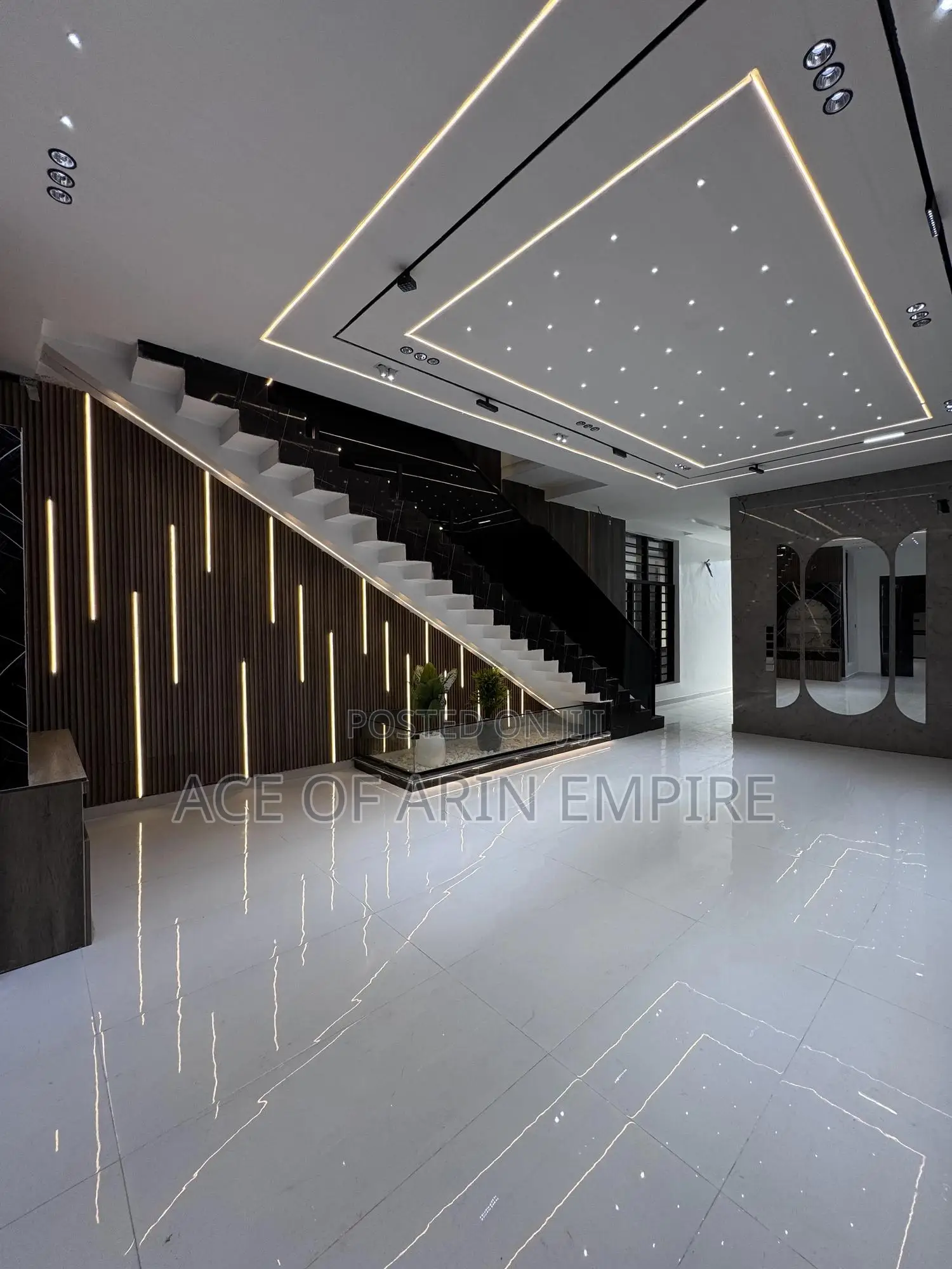 5bdrm Duplex in Chevron for sale in Chevron