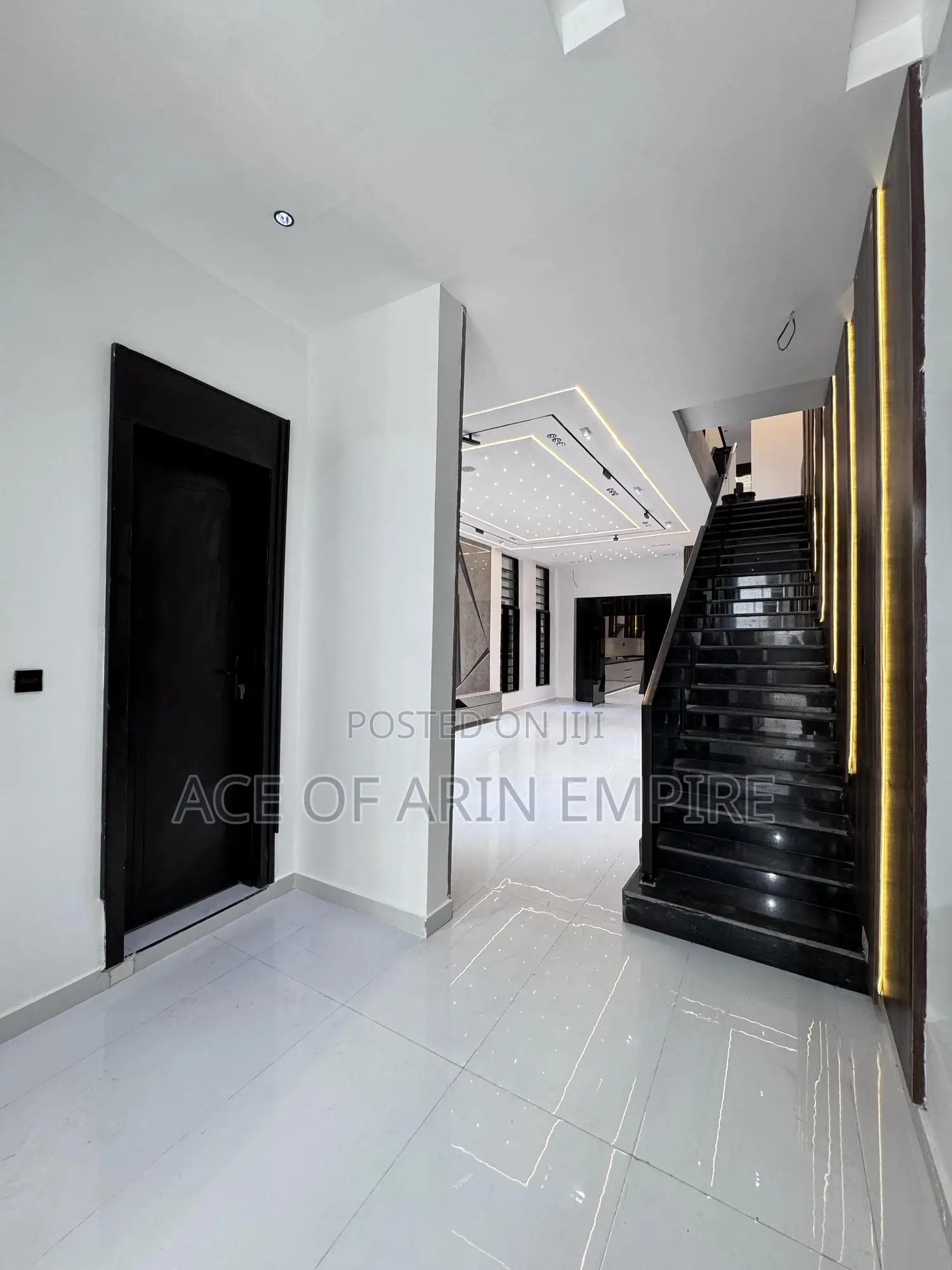5bdrm Duplex in Chevron for sale in Chevron