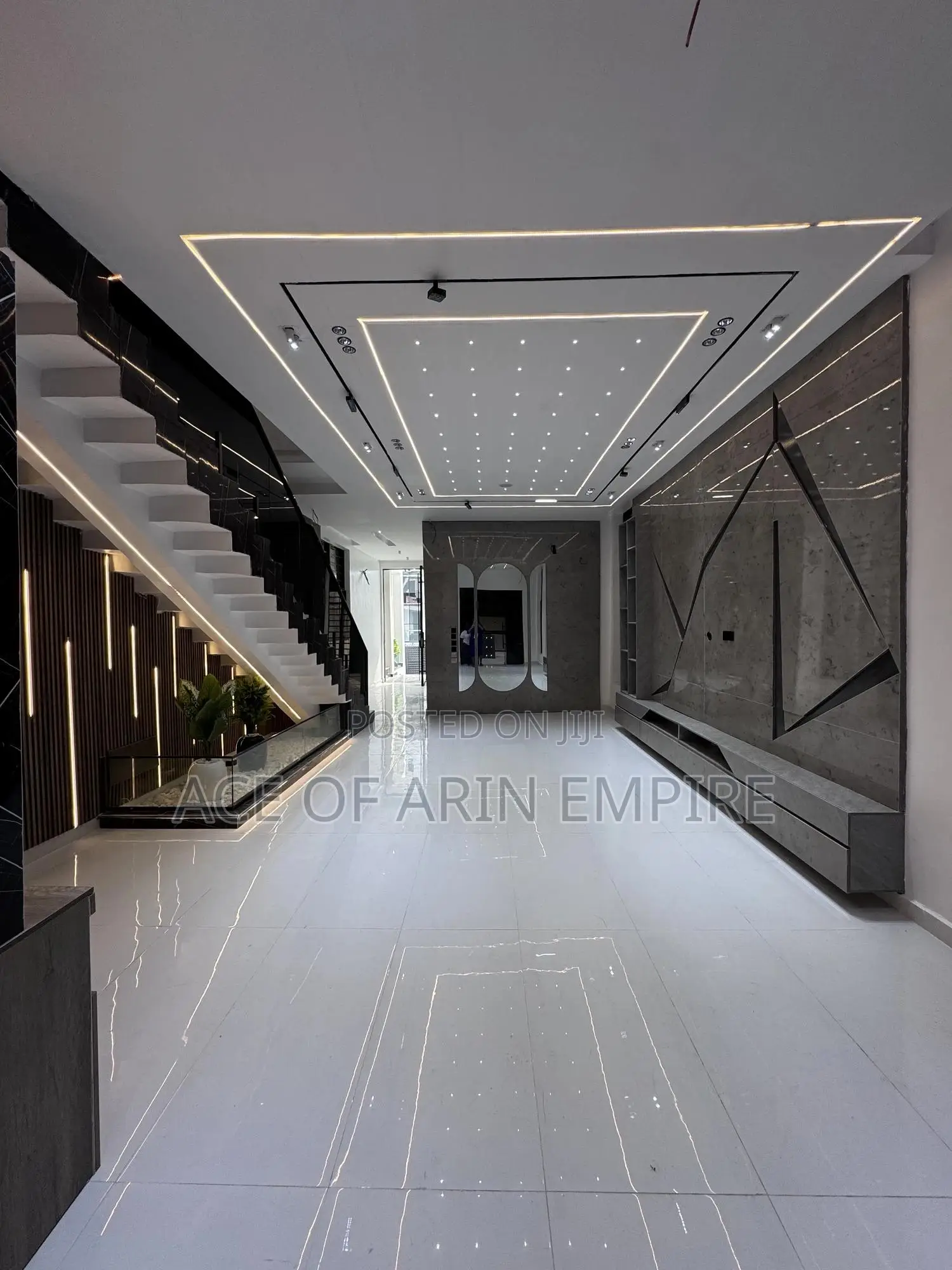 5bdrm Duplex in Chevron for sale in Chevron