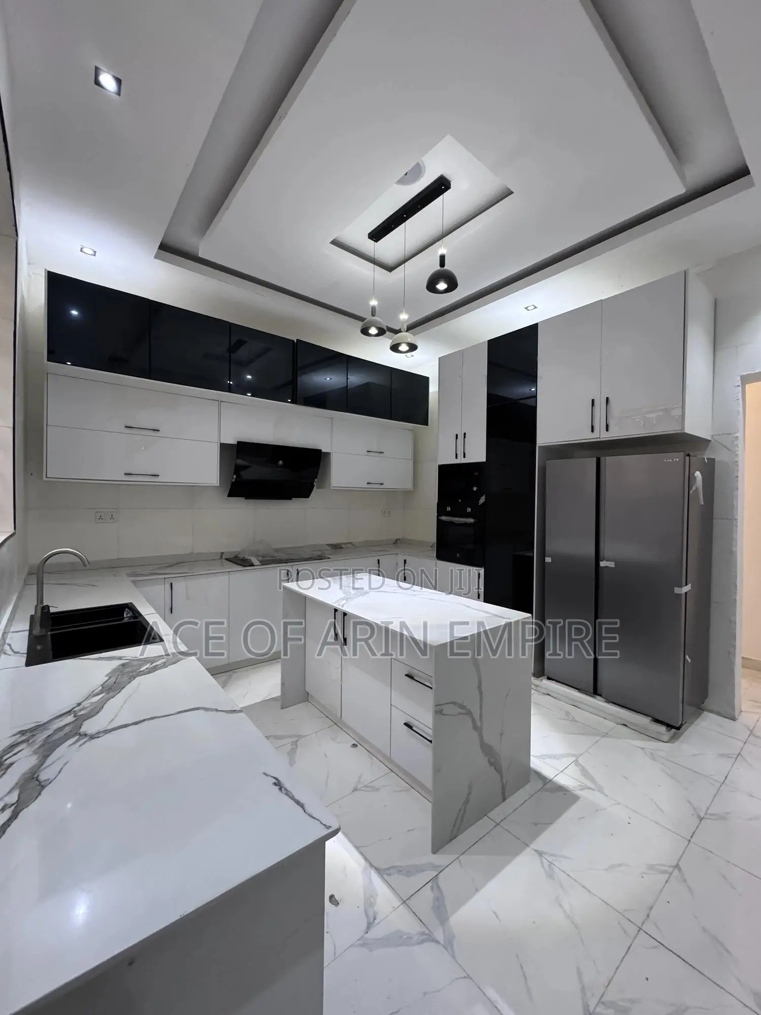 Furnished 5bdrm Duplex in Chevron for sale in Chevron