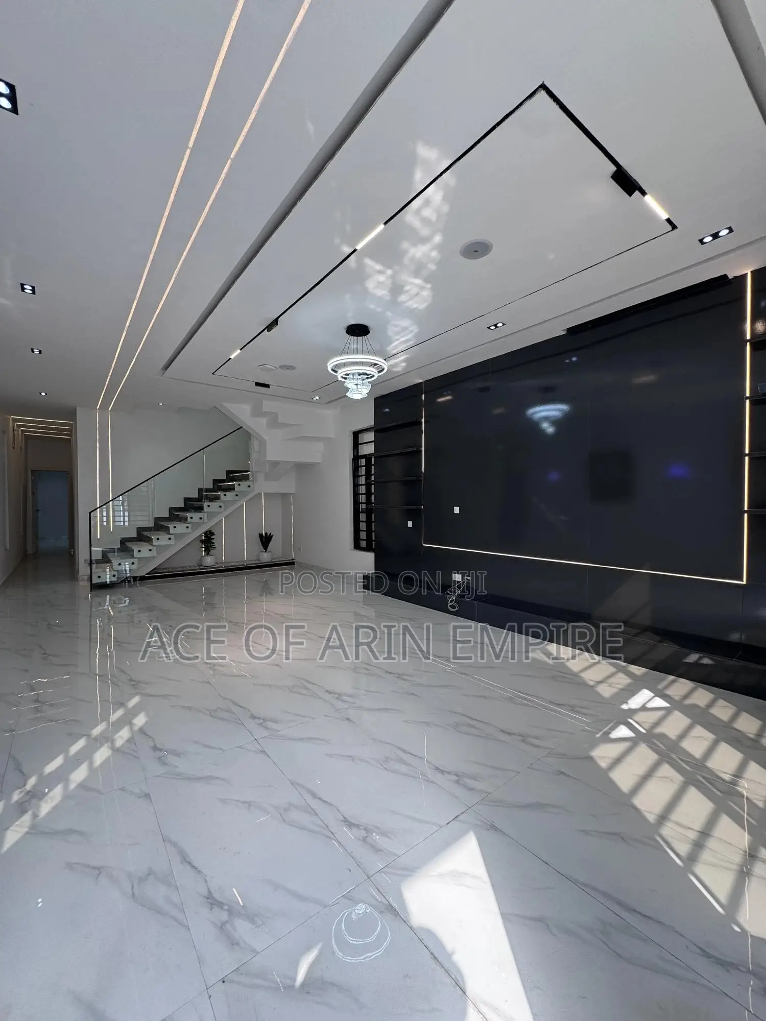 Furnished 5bdrm Duplex in Chevron for sale in Chevron