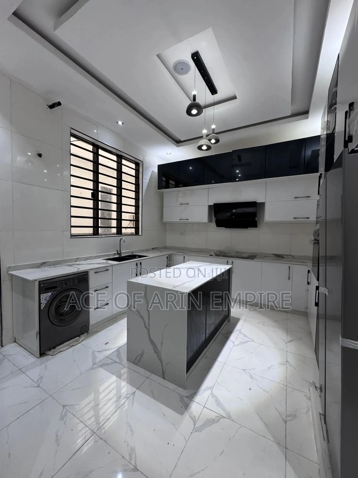Furnished 5bdrm Duplex in Chevron for sale in Chevron