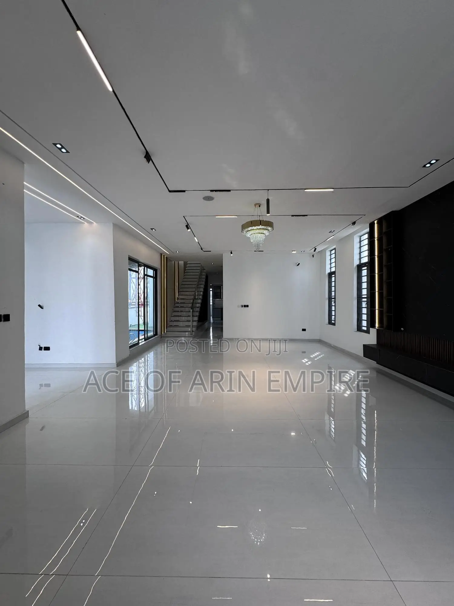 6bdrm Duplex in Chevron for sale in Chevron