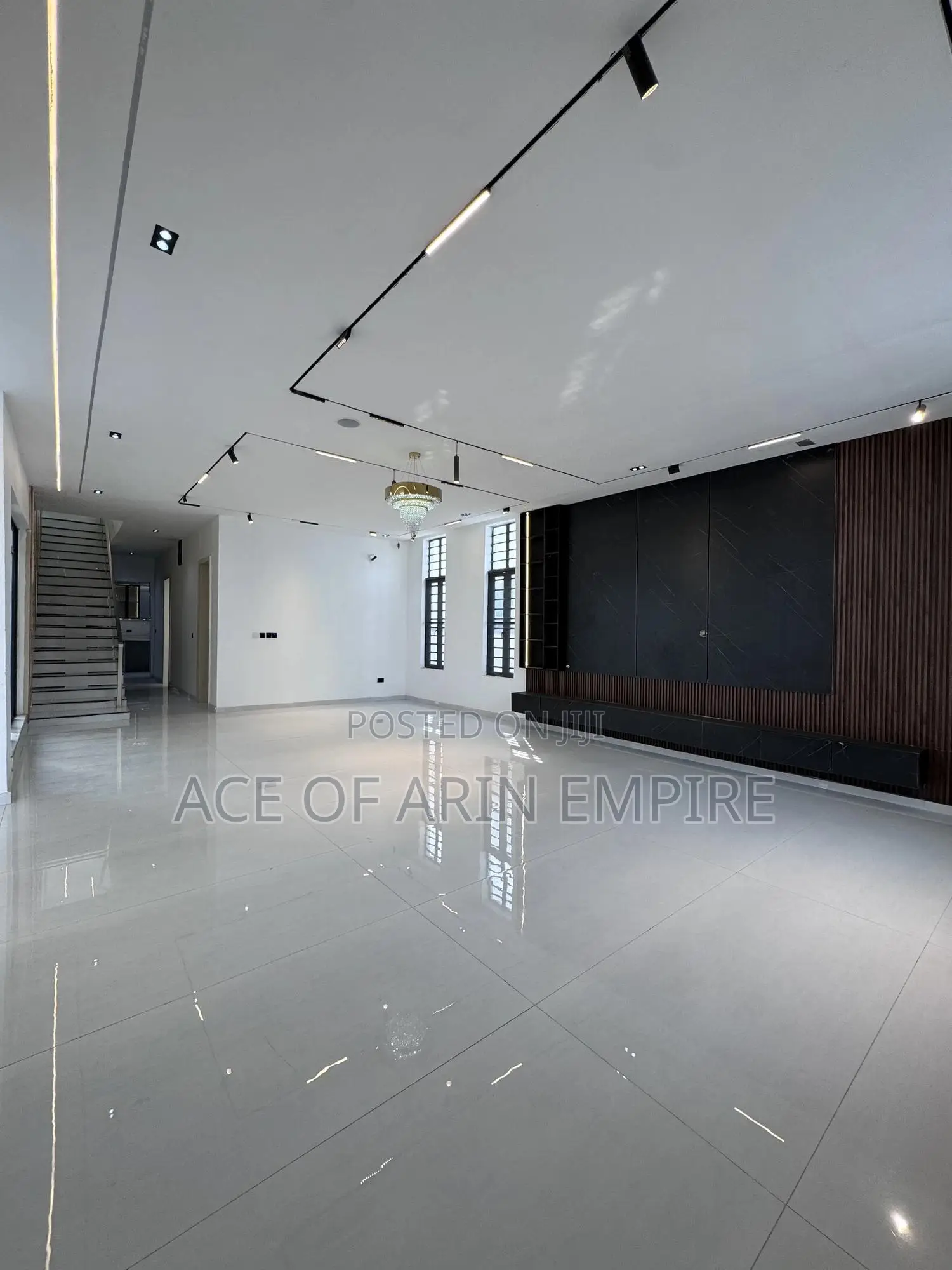 6bdrm Duplex in Chevron for sale in Chevron