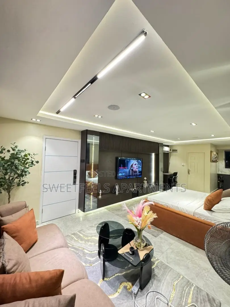 Cozy Studio Apartment With Ps5 Amd Balcony in Lekki Phase 1