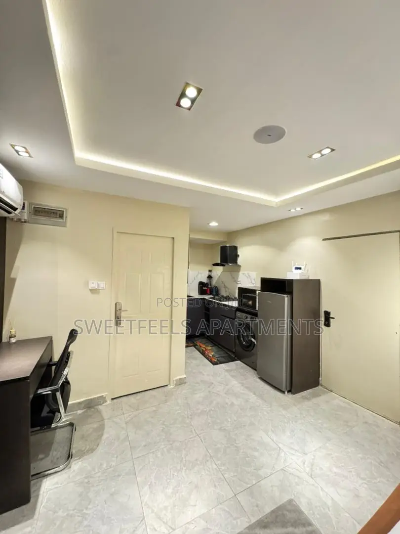Cozy Studio Apartment With Ps5 Amd Balcony in Lekki Phase 1