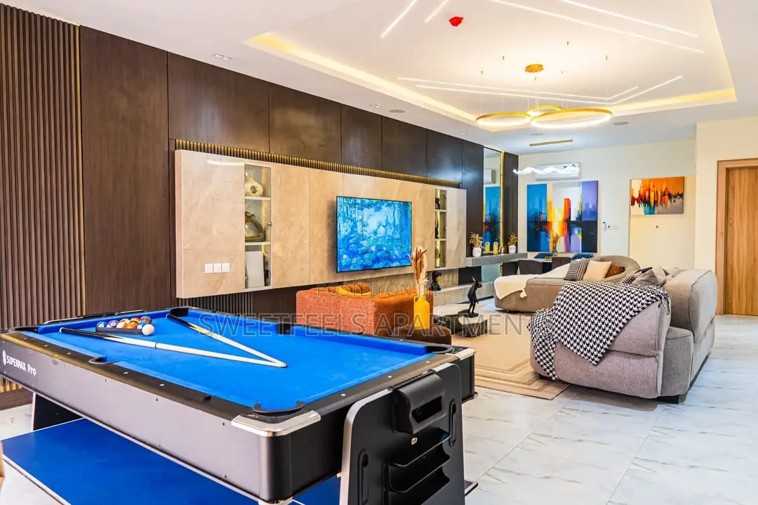 Qena’S Aura 
Brand-New Luxury 3-Bedroom Apartment in Lekki Phase 1