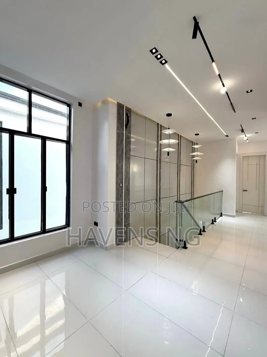 5bdrm Duplex in Chevron for sale in Chevron