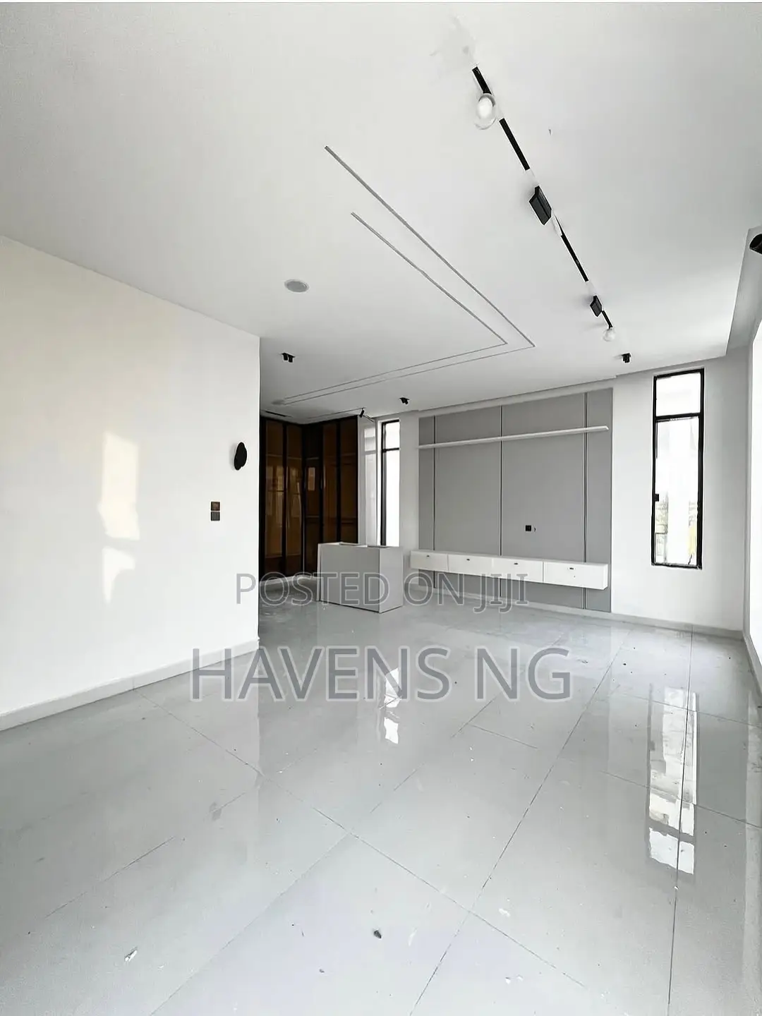 5bdrm Duplex in Chevron for sale in Chevron