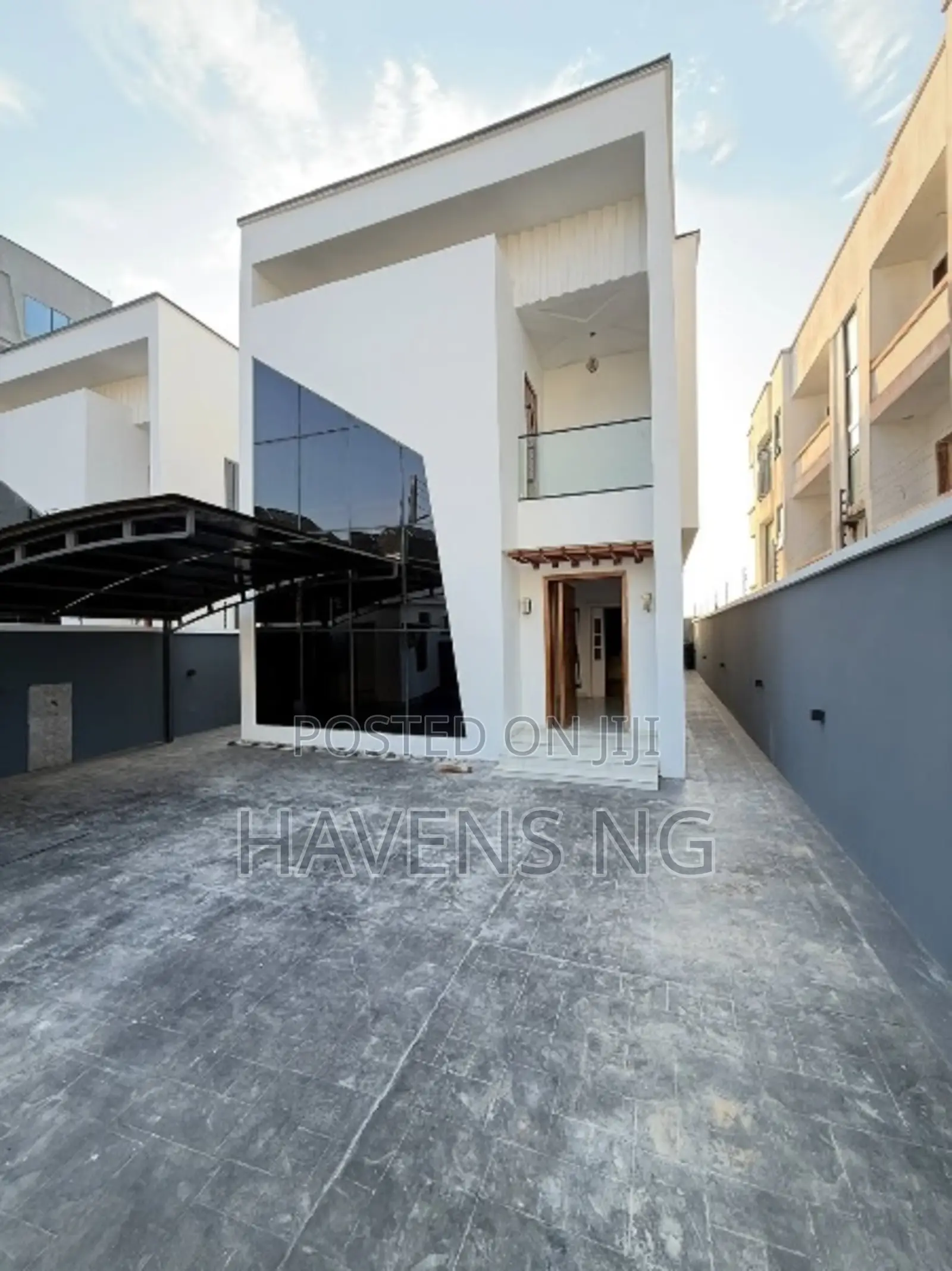 5bdrm Duplex in Chevron for sale in Chevron