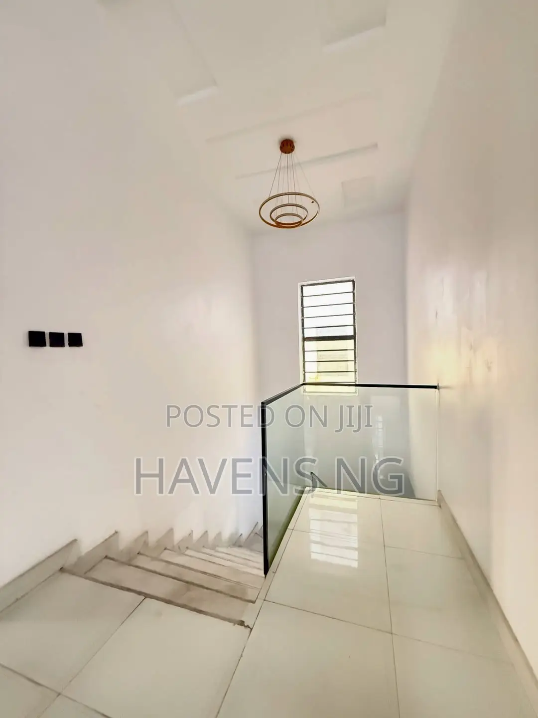 5bdrm Duplex in Chevron for sale in Chevron