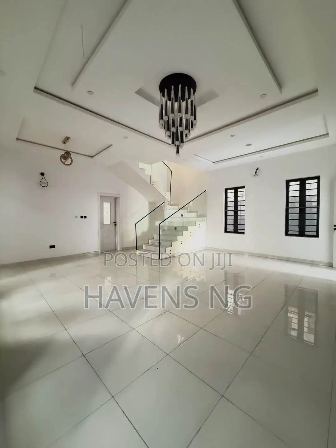 5bdrm Duplex in Chevron for sale in Chevron