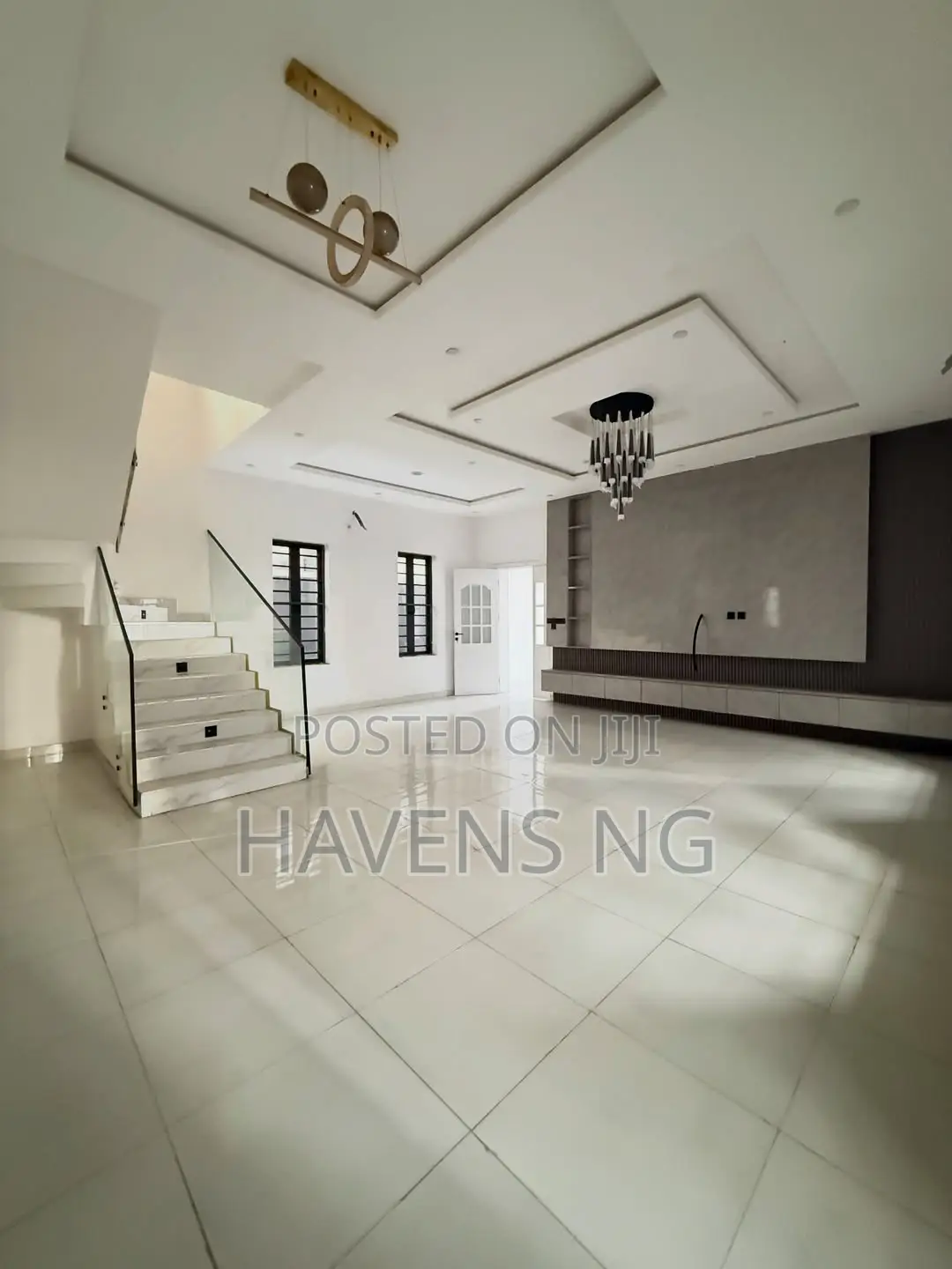 5bdrm Duplex in Chevron for sale in Chevron