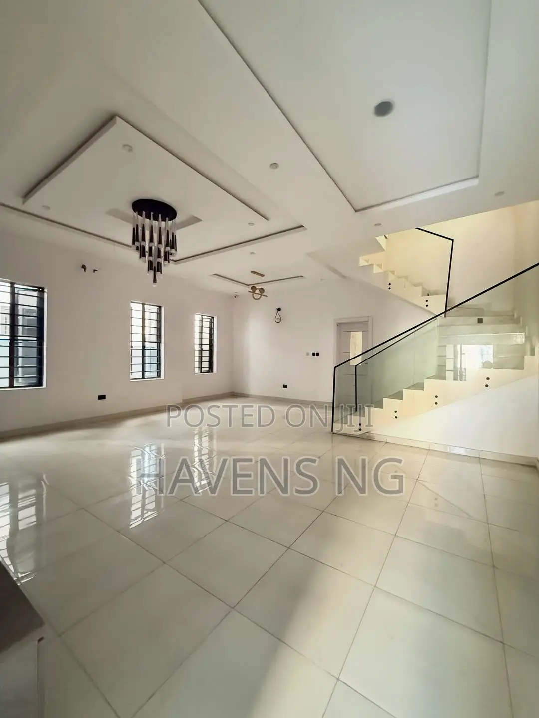 5bdrm Duplex in Chevron for sale in Chevron