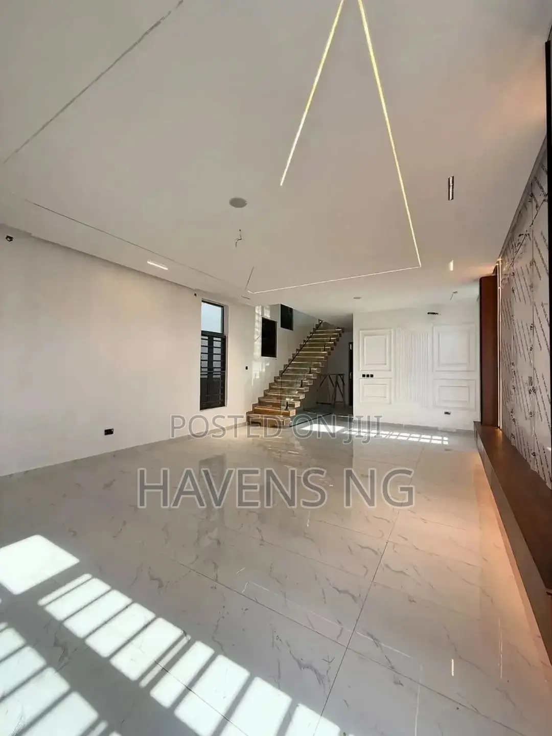5bdrm Duplex in Lekki Phase 1 for sale in Lekki Phase 1