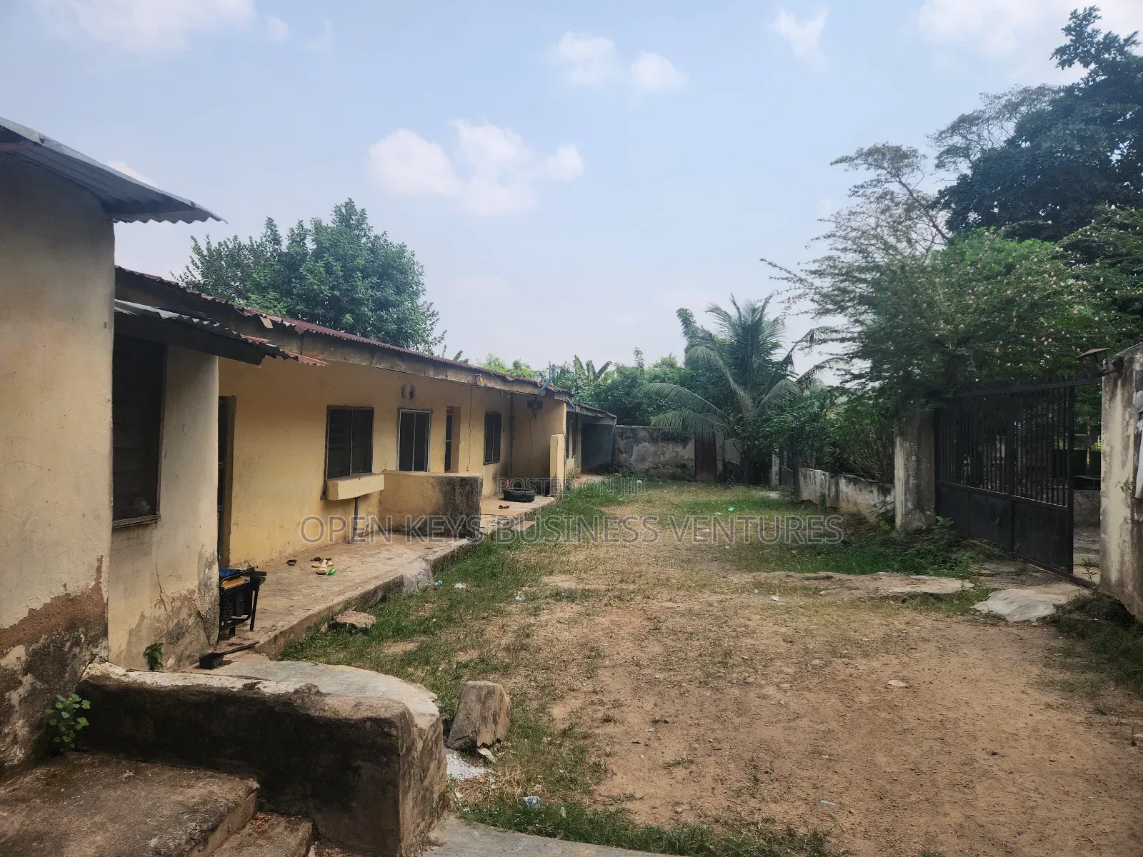 3bdrm Apartment in Felele Straight, CHallenge / Ibadan for sale in CHallenge / Ibadan