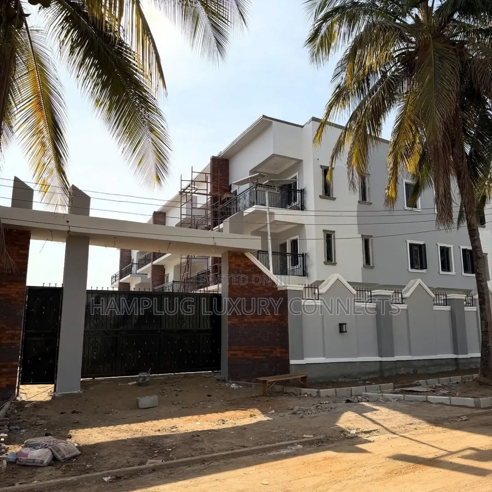 Furnished 4bdrm Townhouse/Terrace In Wuse Zone 4 For Sale in Zone 4 / Wuse
