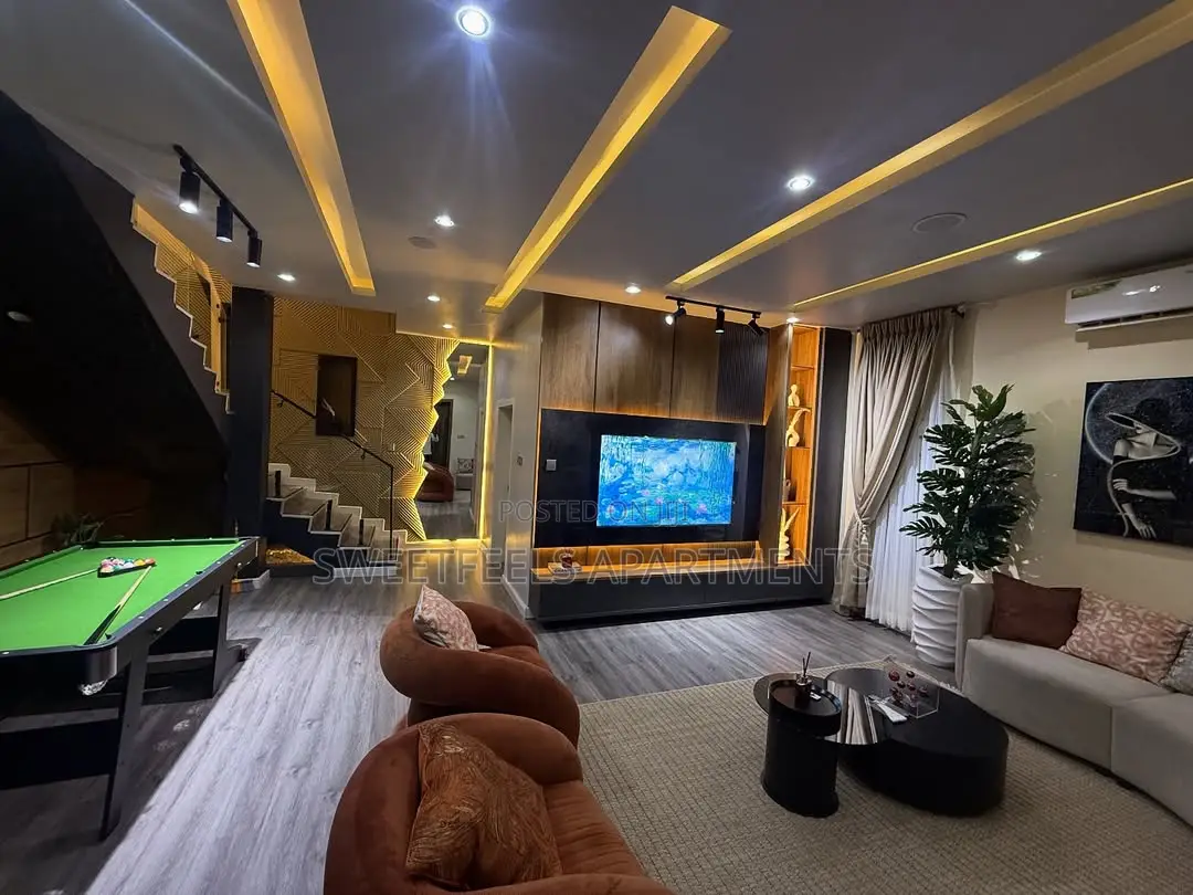 Rosewood Beautiful 4 Bedroom Duplex Apartment With Snooker. in Berger