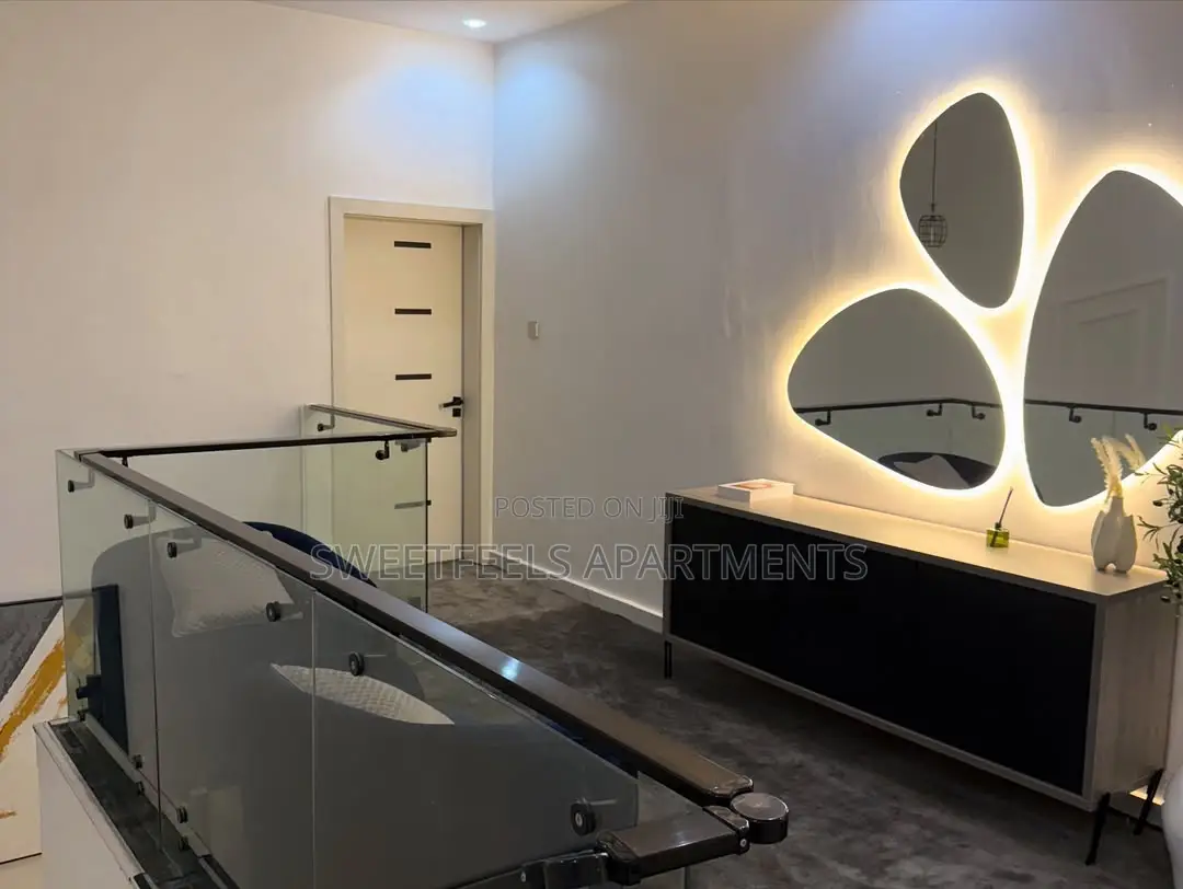 Rosewood Beautiful 4 Bedroom Duplex Apartment With Snooker. in Berger
