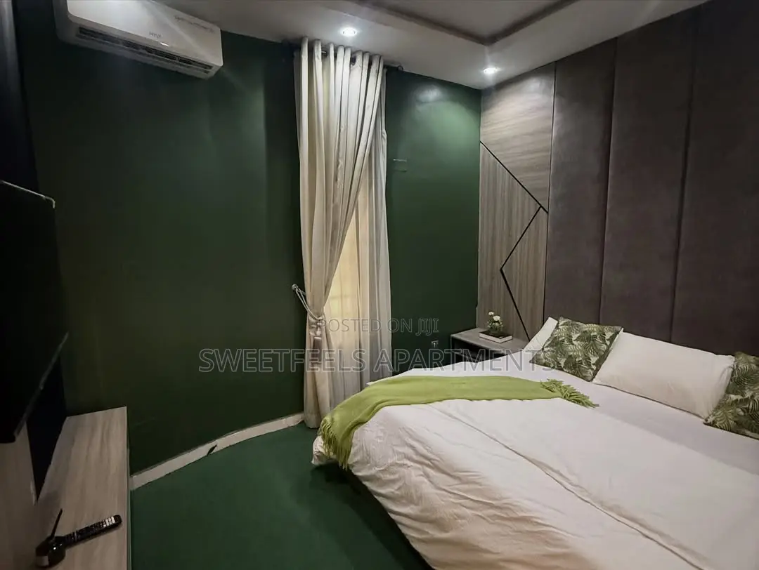 Rosewood Beautiful 4 Bedroom Duplex Apartment With Snooker. in Berger