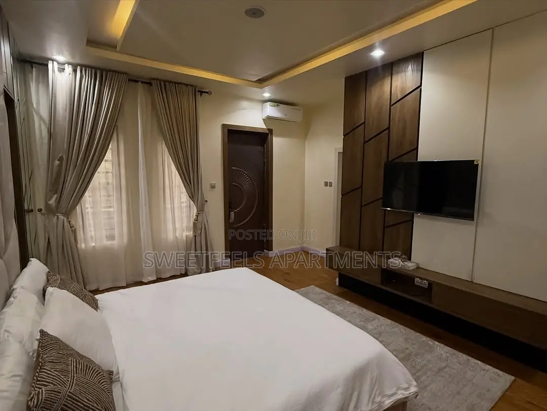 Rosewood Beautiful 4 Bedroom Duplex Apartment With Snooker. in Berger