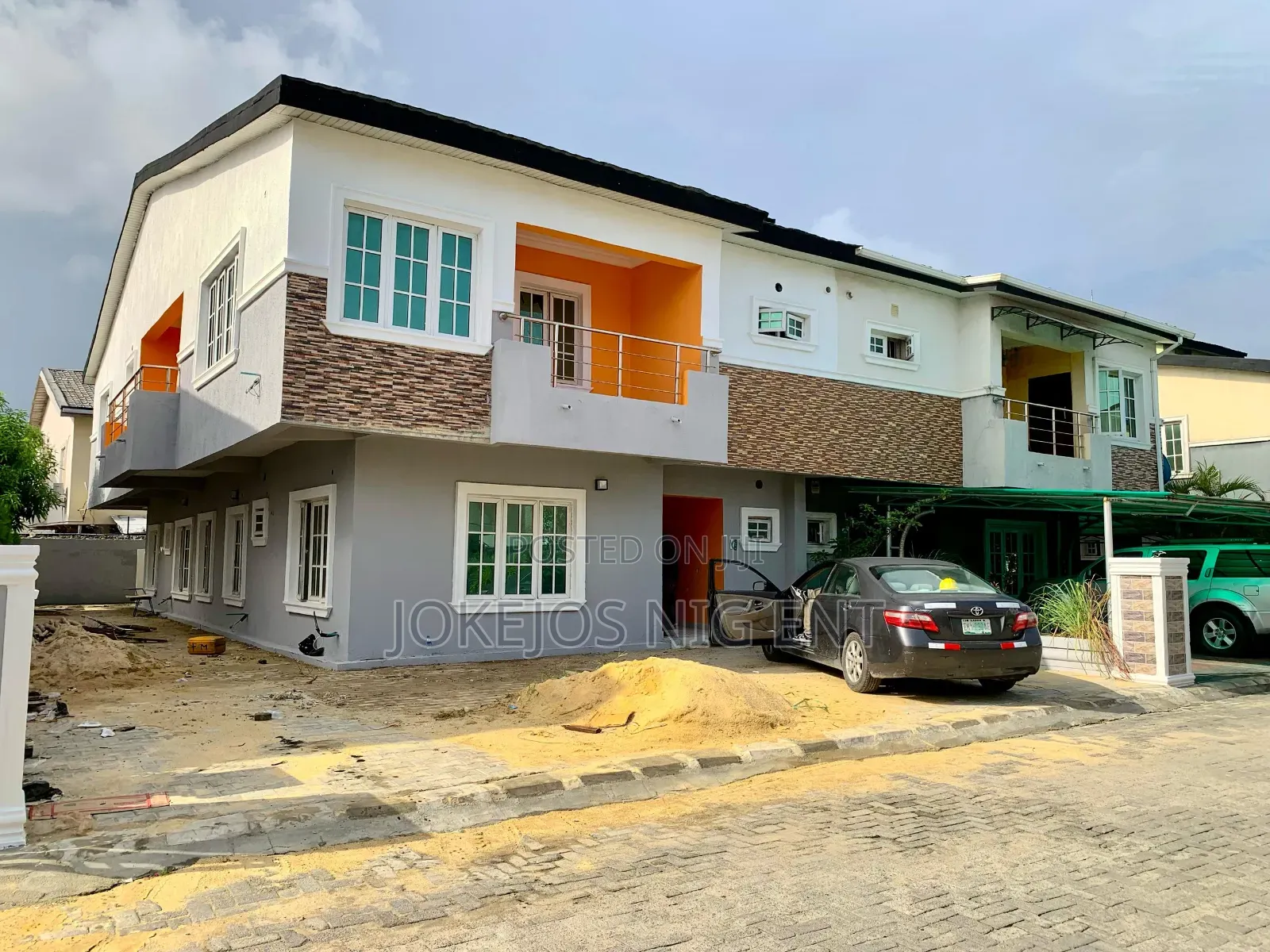3bdrm Duplex in Paradise Chevron for sale in Chevron