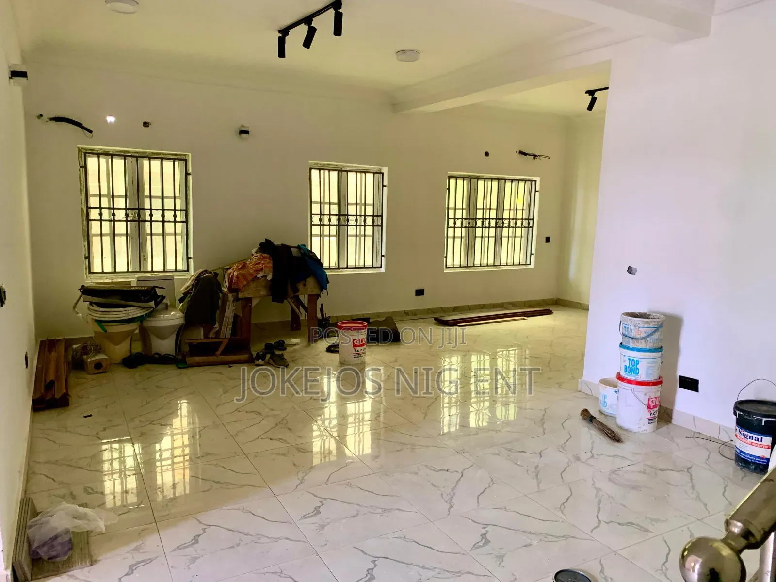 3bdrm Duplex in Paradise Chevron for sale in Chevron