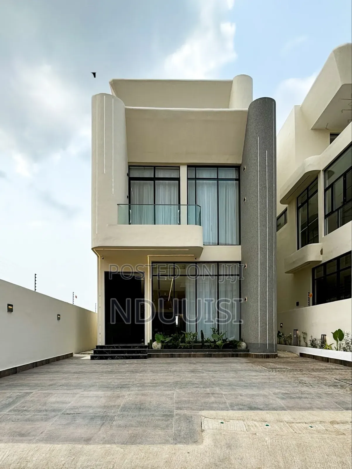 5bdrm Duplex in Lekki Phase 1 for sale in Lekki Phase 1