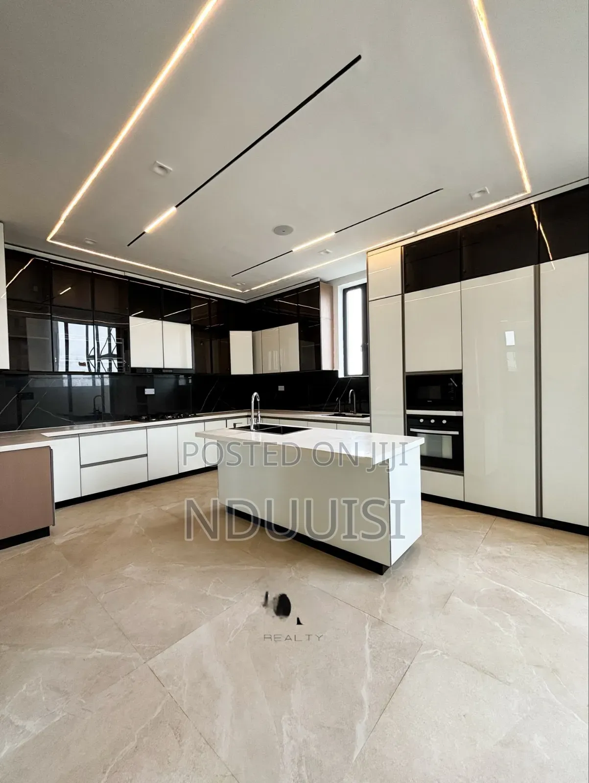 5bdrm Duplex in Lekki Phase 1 for sale in Lekki Phase 1