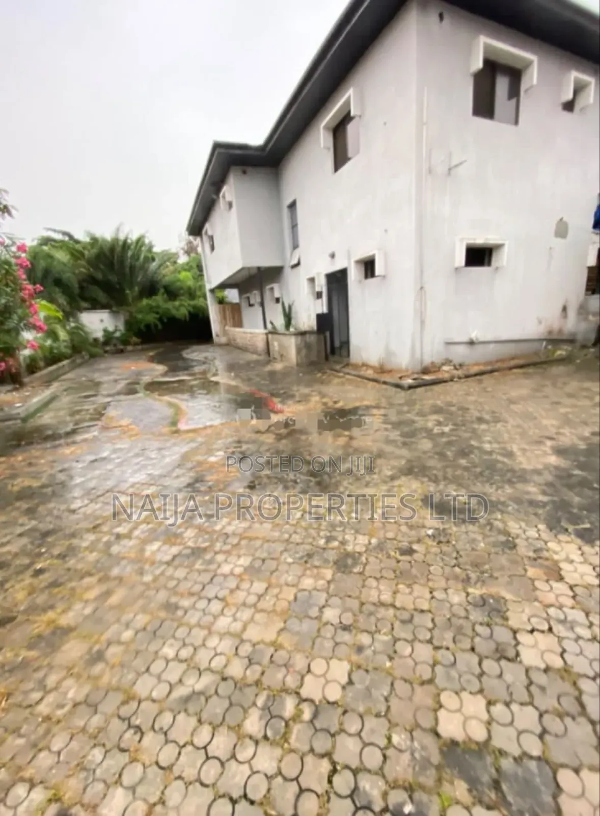 Commercial Property on 1200sqm of Land at Lekki Phase 1 for Lease in Lekki Phase 1