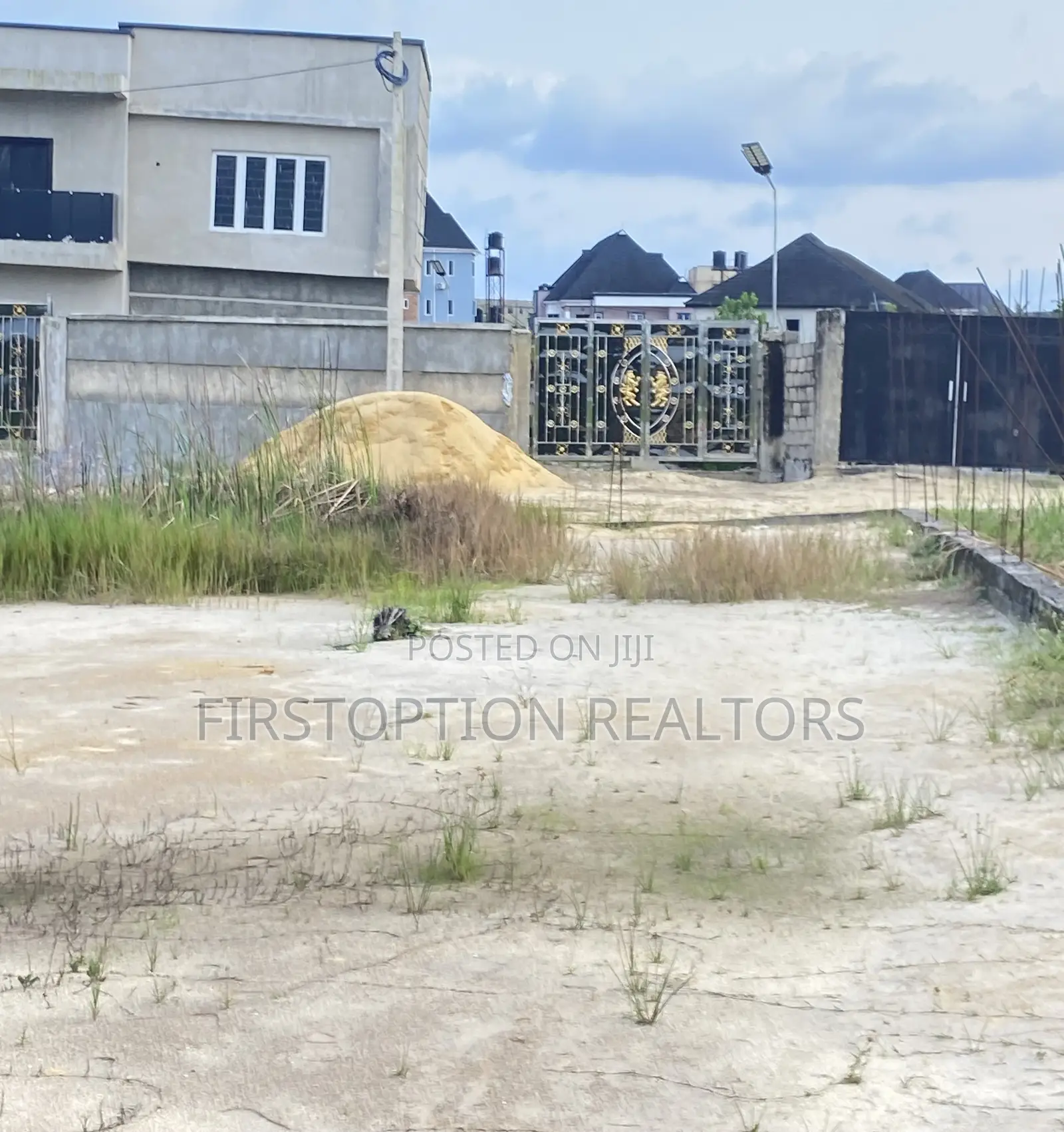 Distress 650sqm Land at Bashorun Estate Majek Sangotedo in Sangotedo