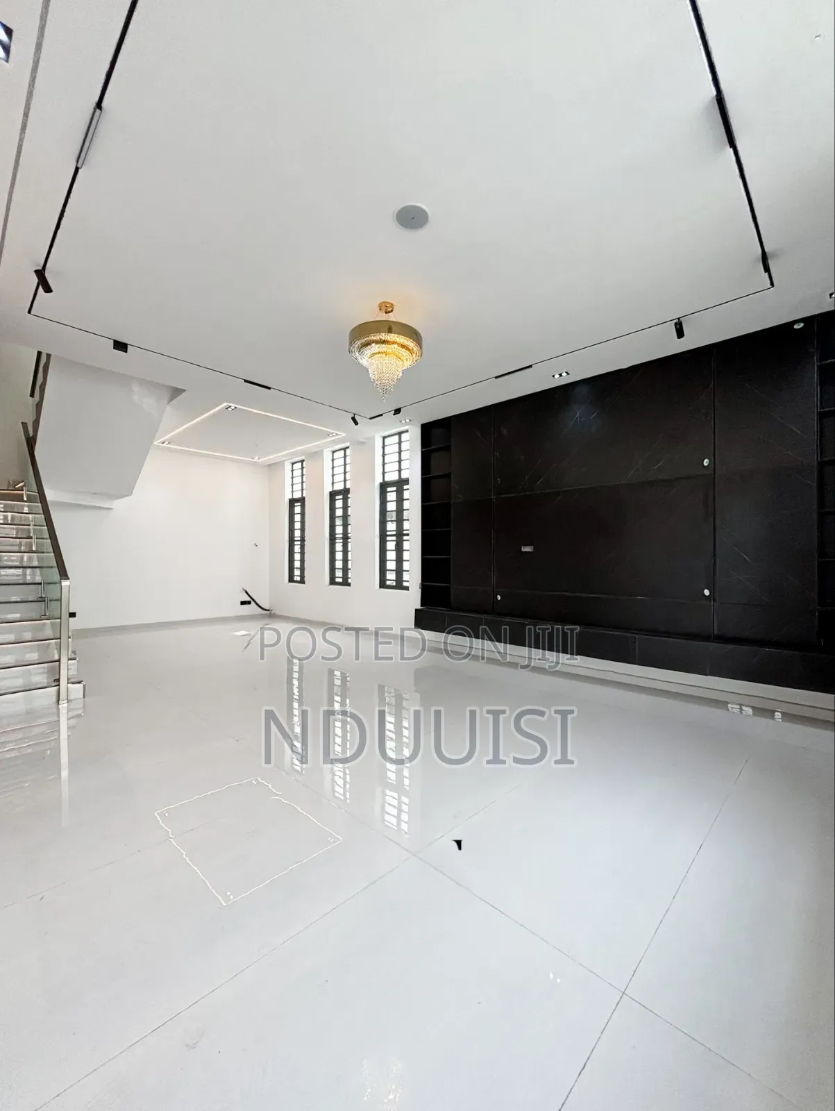 5bdrm Duplex in Chevron for sale in Chevron