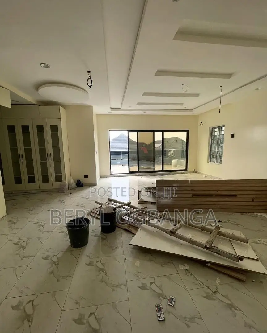 5bdrm Apartment in Ikota for rent in Ikota