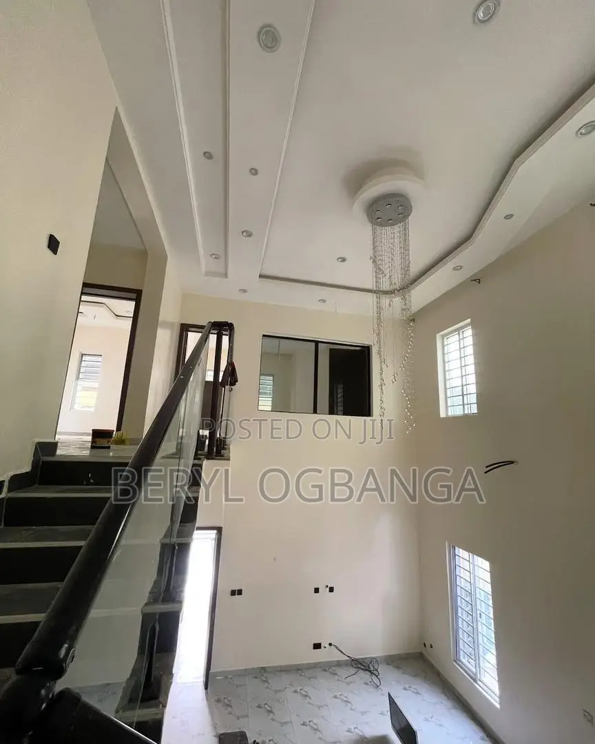 5bdrm Apartment in Ikota for rent in Ikota