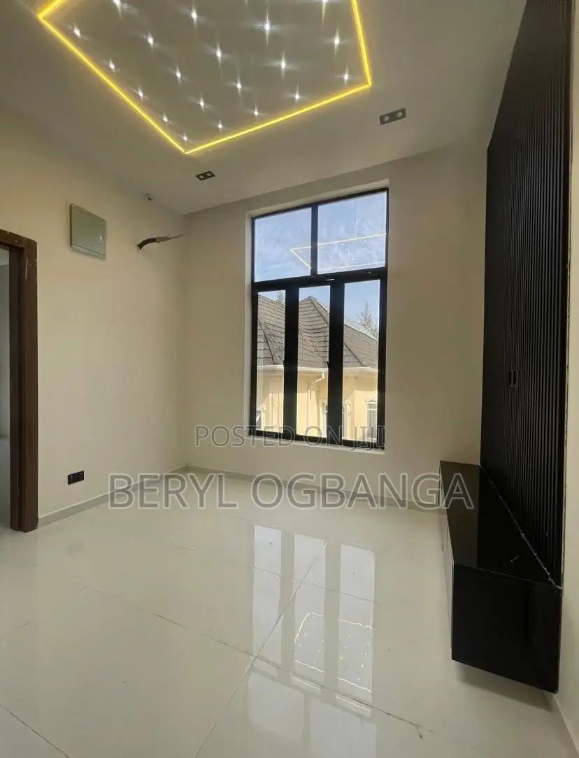 4bdrm Duplex in Ikota for rent in Ikota