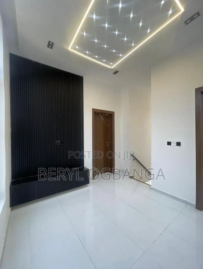 4bdrm Duplex in Ikota for rent in Ikota