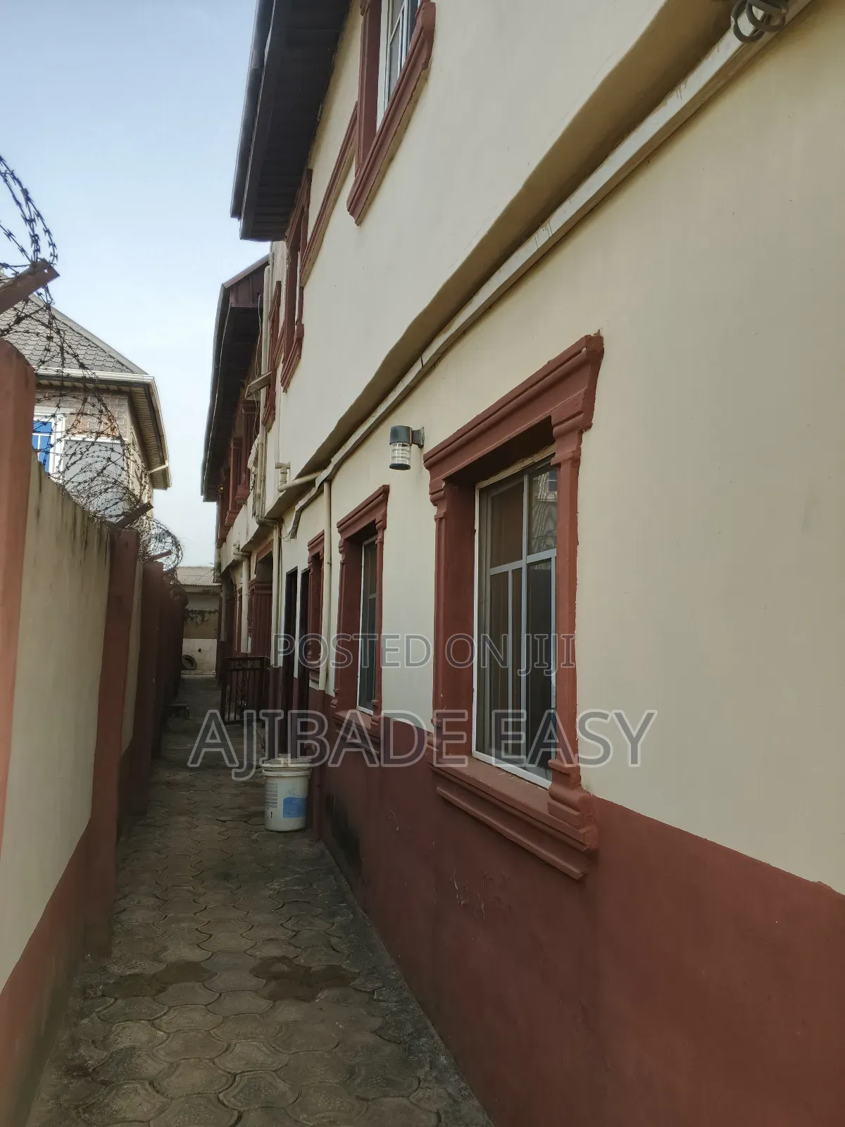10bdrm Block of Flats in Ayobo for sale in Ayobo