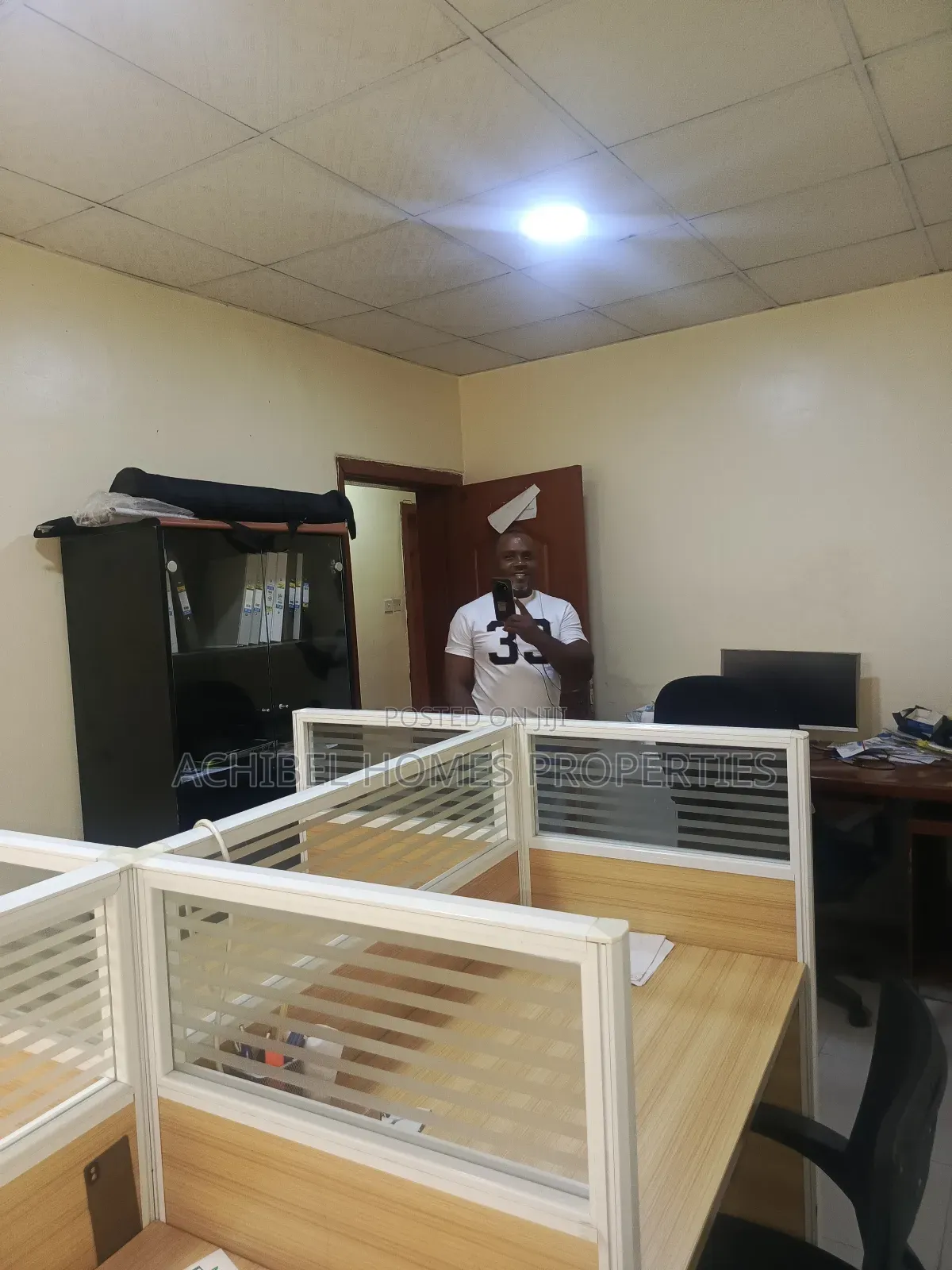 A Small Furnished Office Space in Lekki Phase 1 in Lekki Phase 1