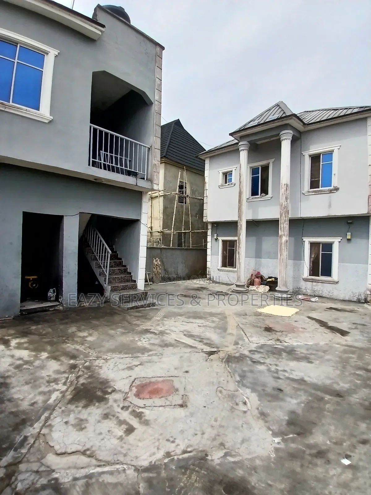 8bdrm Block of Flats in Awoyaya for sale in Awoyaya